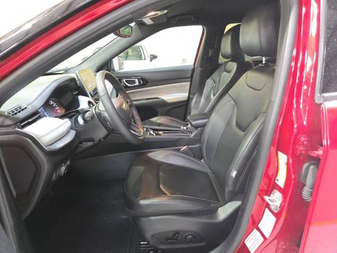 Used 2025 Jeep Compass Limited AWD/4WD image 3