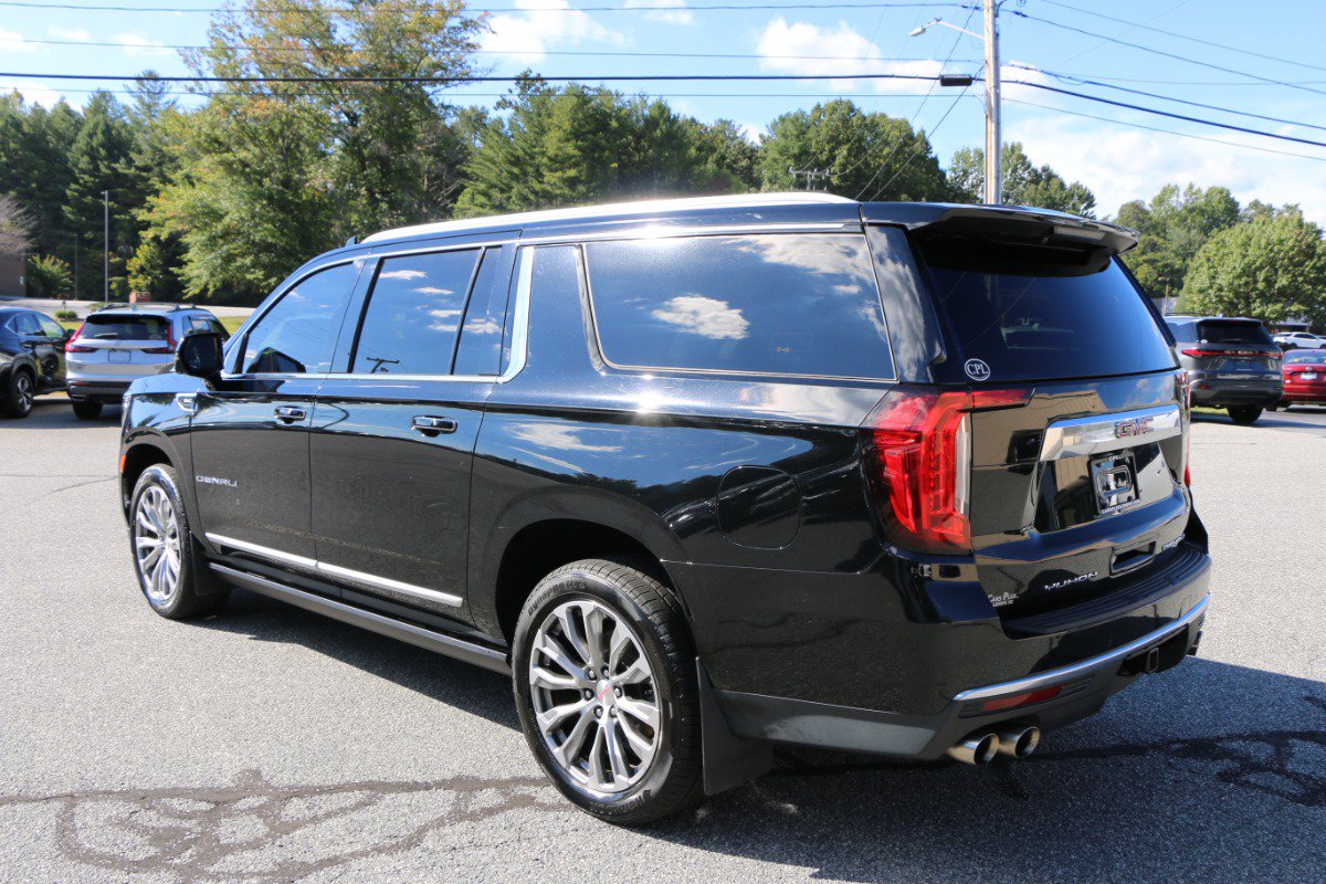 Used 2021 GMC Yukon XL Denali w/ Denali Premium Package AWD/4WD image 3