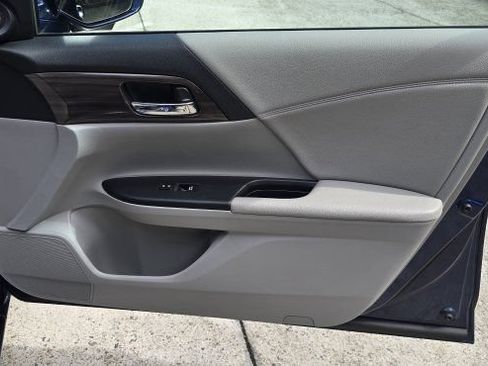 Used 2017 Honda Accord EX-L image 18