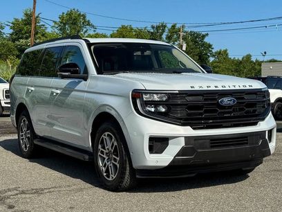 Used 2025 Ford Expedition Active