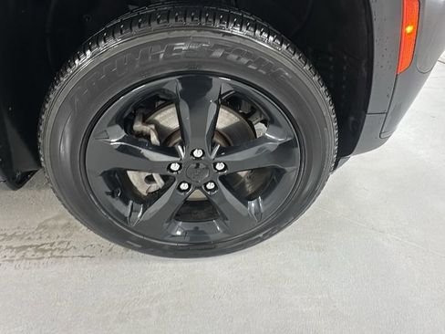 Used 2023 Jeep Grand Cherokee L Altitude image 9