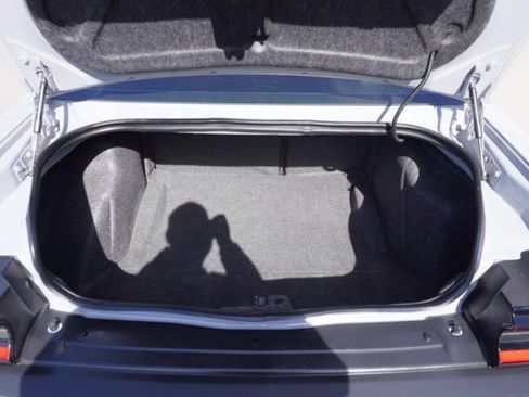 Used 2022 Dodge Challenger R/T image 9