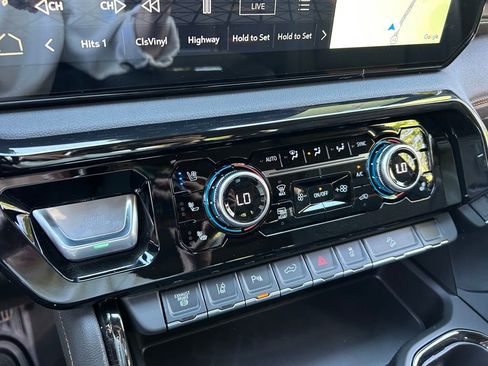 New 2026 GMC Sierra 2500 AT4 w/ AT4 Premium Plus Package AWD/4WD image 40