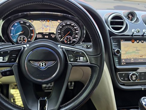 Used 2017 Bentley Bentayga AWD/4WD image 50