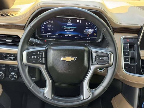 Used 2023 Chevrolet Suburban Premier w/ Premium Package 2 AWD/4WD image 4