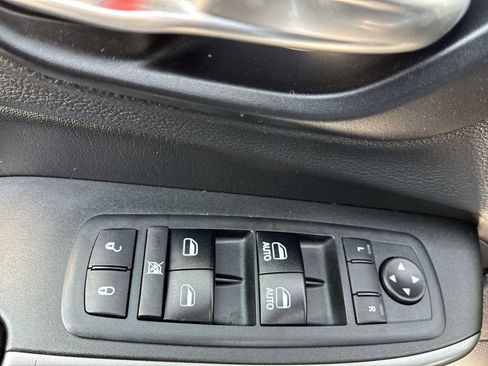Used 2019 Jeep Cherokee Latitude Plus AWD/4WD image 15