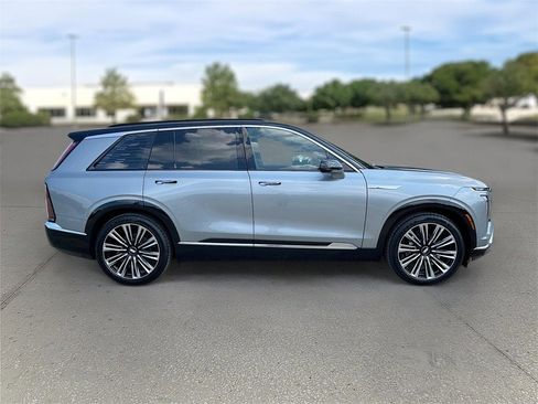 New 2026 Cadillac Vistiq Premium Luxury w/ LPO, Floor Liner Package image 8