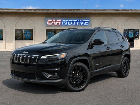 Used 2019 Jeep Cherokee Latitude Plus w/ Comfort/Convenience Group AWD/4WD image 1
