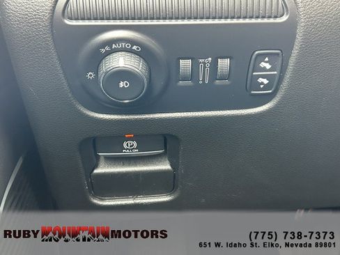 Used 2022 Jeep Wagoneer Series III w/ Convenience Group I AWD/4WD image 15