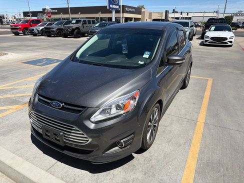 Used 2018 Ford C-MAX Titanium w/ Equipment Group 301A FWD image 3