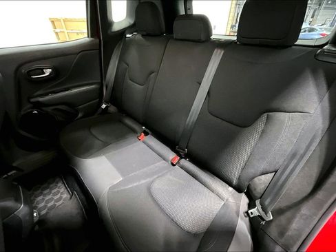 Used 2018 Jeep Renegade Altitude w/ Advanced Technology Group image 34