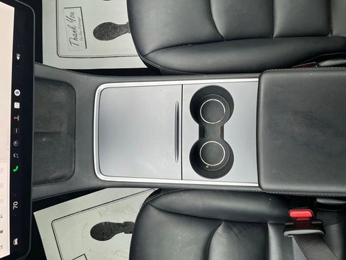 Used 2022 Tesla Model Y Long Range image 31