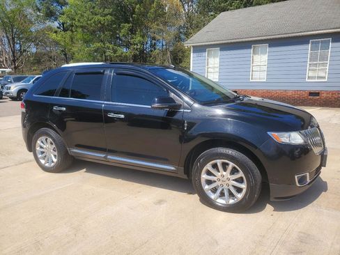Used 2013 Lincoln MKX AWD image 3