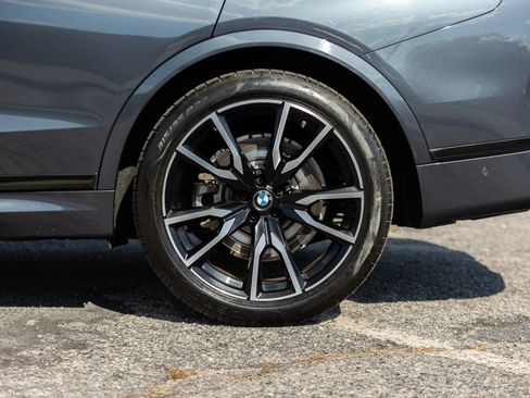 Used 2021 BMW X7 xDrive40i w/ M Sport Package AWD/4WD image 15