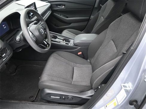 Used 2023 Honda Accord EX image 9