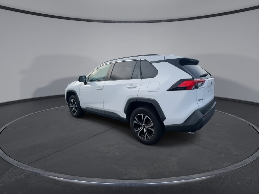 Used 2021 Toyota RAV4 LE FWD image 7