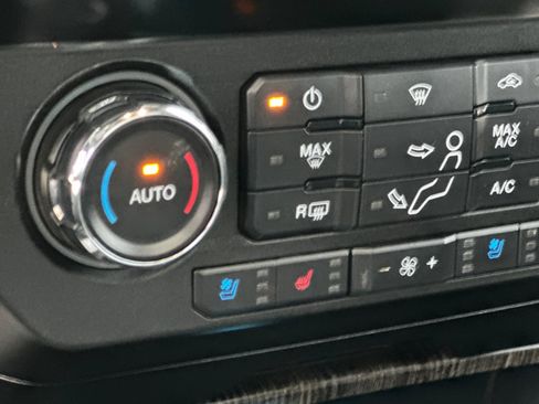 Used 2021 Ford F250 Lariat w/ Chrome Package image 28