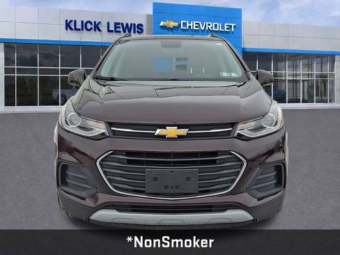 Used 2021 Chevrolet Trax LT w/ LT Convenience Package image 2