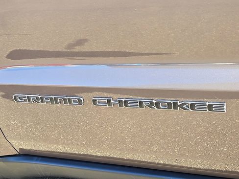 Used 2021 Jeep Grand Cherokee Limited w/ Luxury Group II image 28