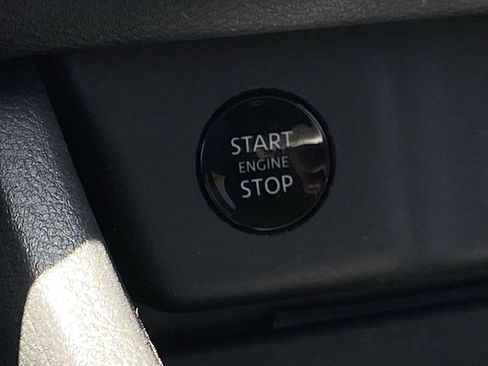 Used 2024 Nissan Rogue SV AWD/4WD image 9
