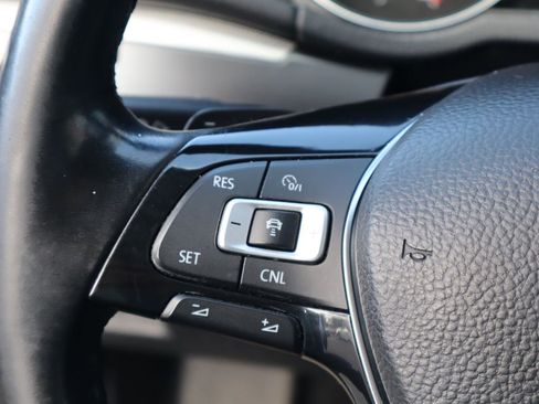 Used 2018 Volkswagen Passat 2.0T R-Line w/ R-Line Lighting Package FWD image 14