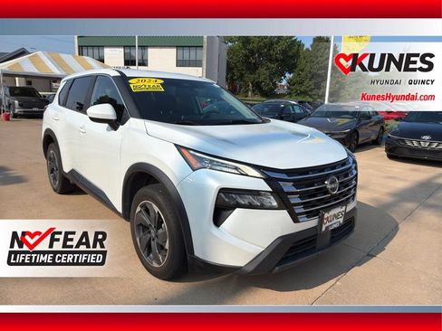 Used 2024 Nissan Rogue SV FWD image 1