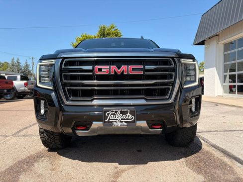 Used 2021 GMC Yukon AT4 w/ Rear Media and Nav Package AWD/4WD image 3