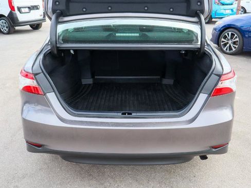 Used 2019 Toyota Camry LE image 5