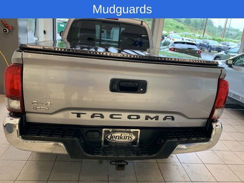 Used 2020 Toyota Tacoma SR5 w/ SR5 Appearance Package (SM) AWD/4WD image 15