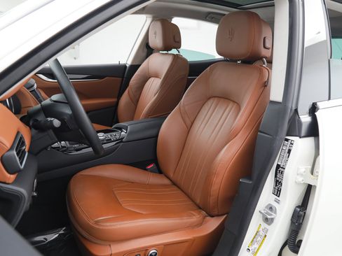 Certified 2022 Maserati Levante GT AWD/4WD image 19