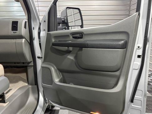 Used 2019 Nissan NV 3500 SL image 22