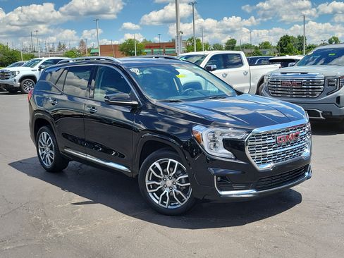 Used 2024 GMC Terrain Denali w/ Denali Premium Package AWD/4WD image 32