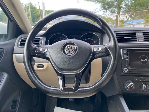 Used 2017 Volkswagen Jetta SE FWD image 16