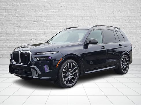 Used 2023 BMW X7 M60i w/ Executive Package image 3