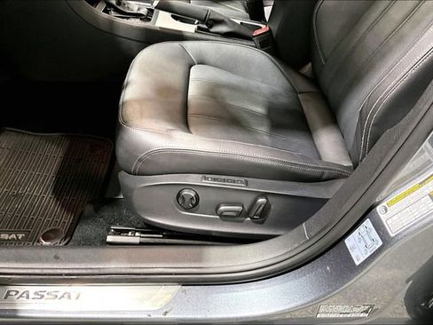 Used 2020 Volkswagen Passat 2.0T SEL image 19