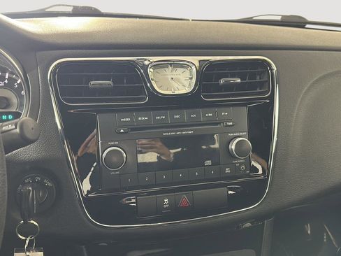 Used 2013 Chrysler 200 LX image 7