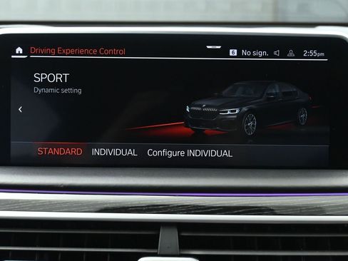 Used 2021 BMW 750i xDrive w/ Executive Package image 40