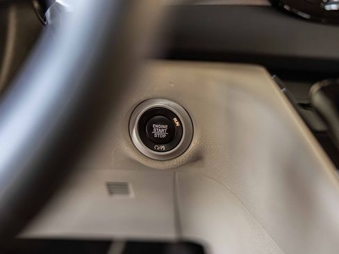 Used 2022 Chrysler Voyager LX image 27