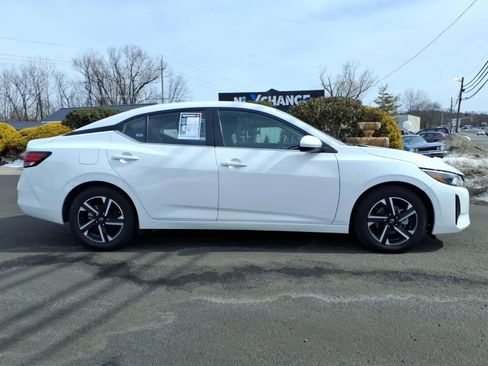 Used 2024 Nissan Sentra SV image 2