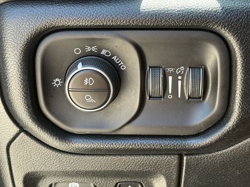 Used 2019 RAM 1500 Big Horn RWD image 25