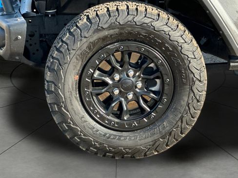 Used 2023 Jeep Wrangler Unlimited Rubicon 4xe image 32