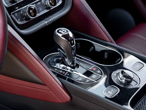 Used 2023 Bentley Bentayga Extended Wheelbase image 22