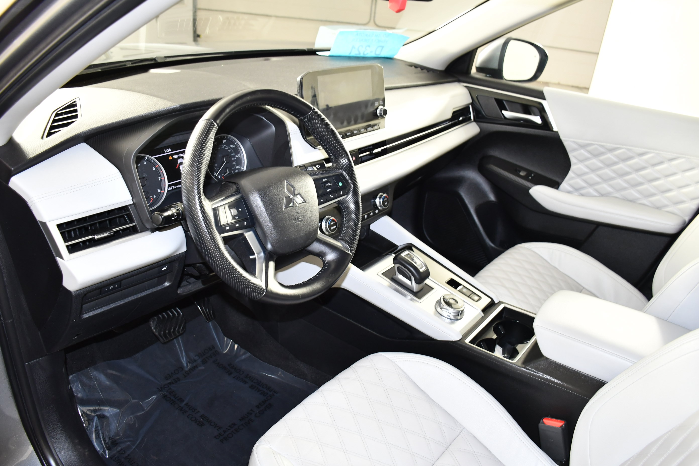 Used 2022 Mitsubishi Outlander SEL AWD/4WD image 2