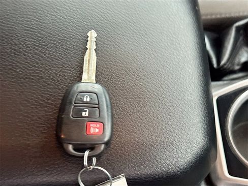 Used 2021 Toyota Tacoma SR5 image 34