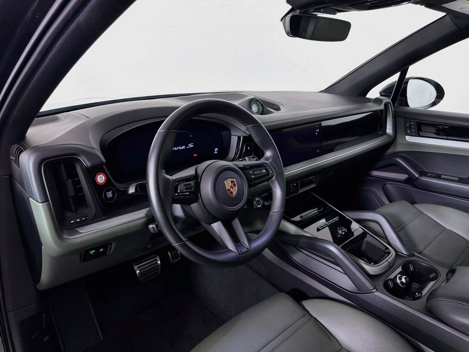 Certified 2026 Porsche Cayenne S AWD/4WD image 4
