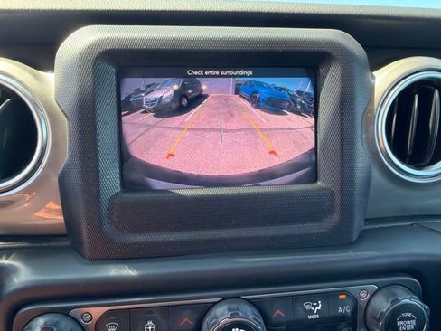 Used 2020 Jeep Wrangler Unlimited Sahara w/ Cold Weather Group AWD/4WD image 18