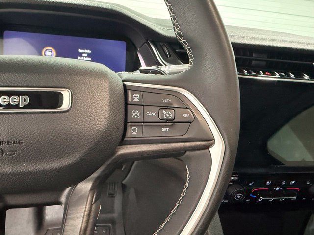 Used 2023 Jeep Grand Cherokee L Limited AWD/4WD image 13