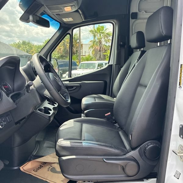 Used 2025 Mercedes-Benz Sprinter 2500 image 15