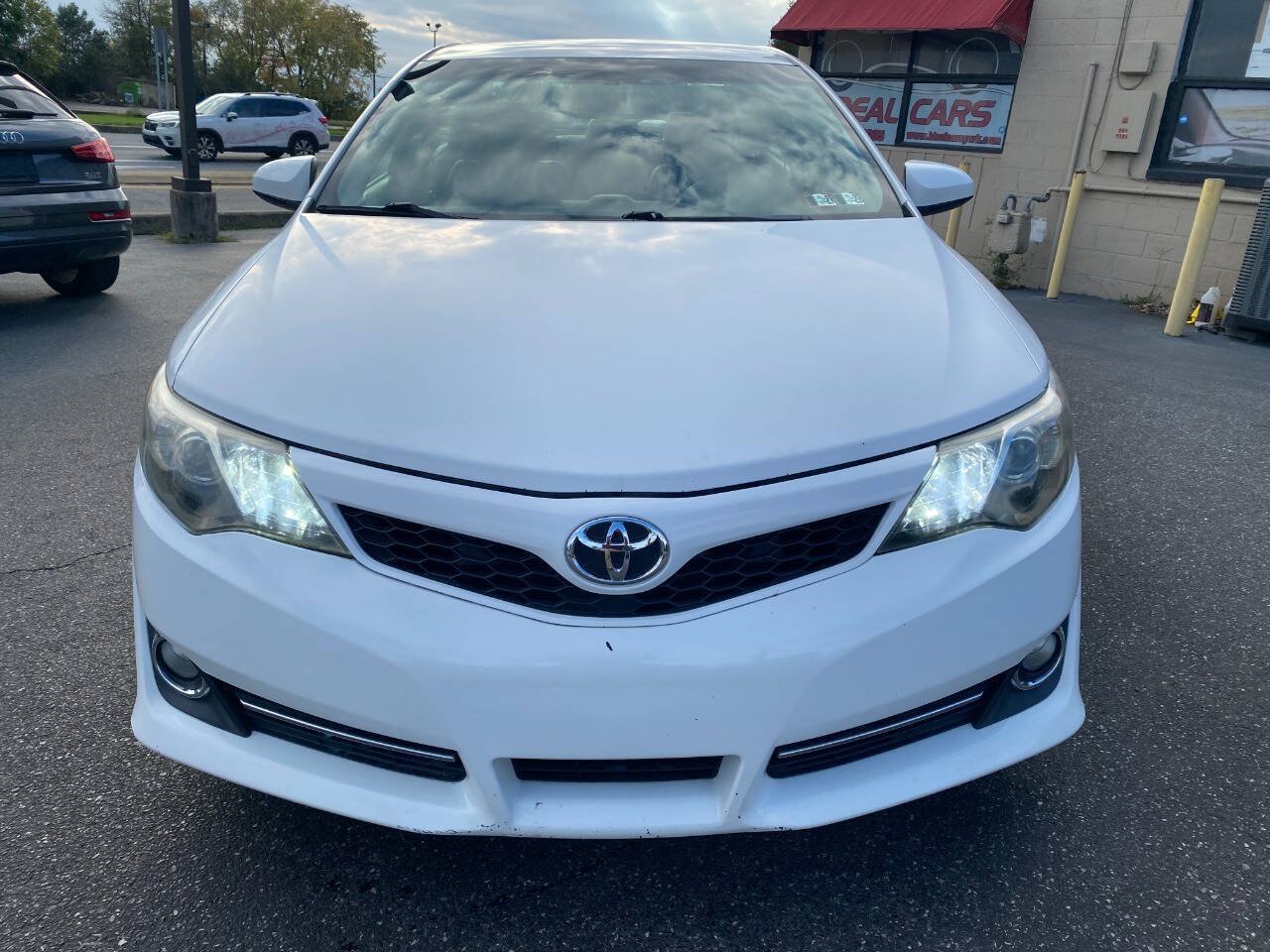 Used 2013 Toyota Camry SE FWD image 8