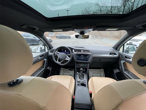 Used 2022 Volkswagen Tiguan SE w/ Panoramic Sunroof Package image 29